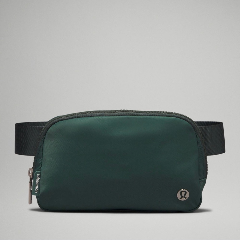 Lululemon Everywhere Belt Bag, Medium Forest/Dark Forest